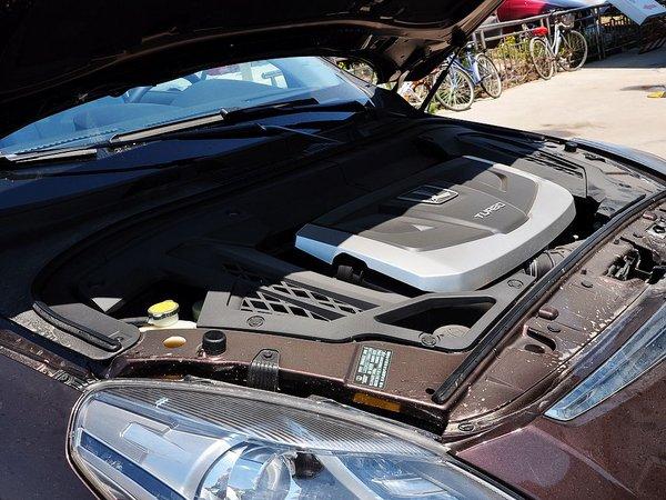 东风裕隆 2.2T 发动机主体特写