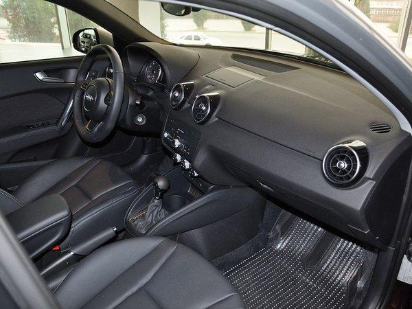 奥迪(进口) 30 TFSI 中控台右侧