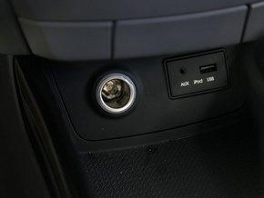 北京现代 1.6L 自动 中控台下方特写