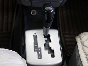 北京现代 1.6L 自动 挂档把手特写