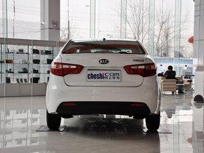 东风悦达起亚 三厢 1.4L 手动 车辆正后方尾部视角