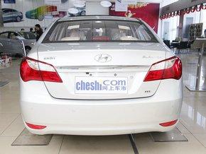 北京现代 1.6L 自动 车辆正后方尾部视角