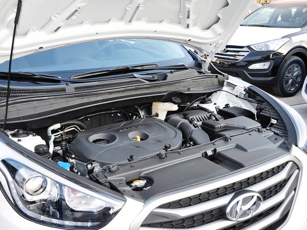 北京现代 改款 GL 2.0L 自动 发动机主体特写