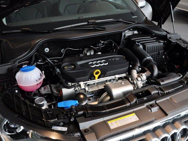 奥迪(进口) 30 TFSI 发动机主体特写