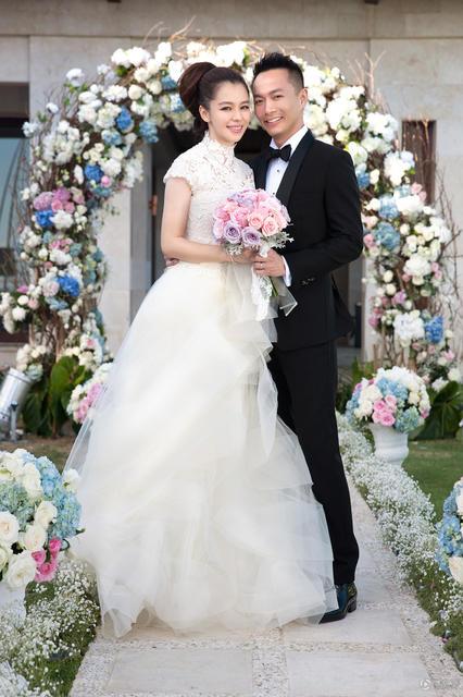 徐若瑄非常紧张也充满喜悦的分享了私人婚礼的祝福给大家,此次巴厘岛