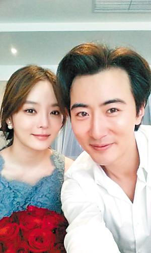 随后,高梓淇通过微博晒和女友蔡琳的自拍合影,并大声发表爱的告白.