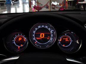 东风雪铁龙 1.8L 自动 方向盘后方仪表盘