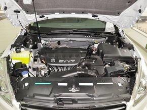 东风标致 2.0L 自动 发动机局部特写