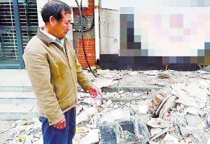 装修工为省事扔下建筑垃圾 路过女子被砸死(图)