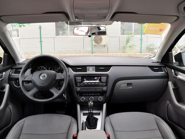 斯柯达 1.6L 自动 中控台整体