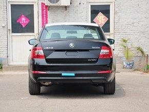 斯柯达 1.6L 自动 车辆正后方尾部视角