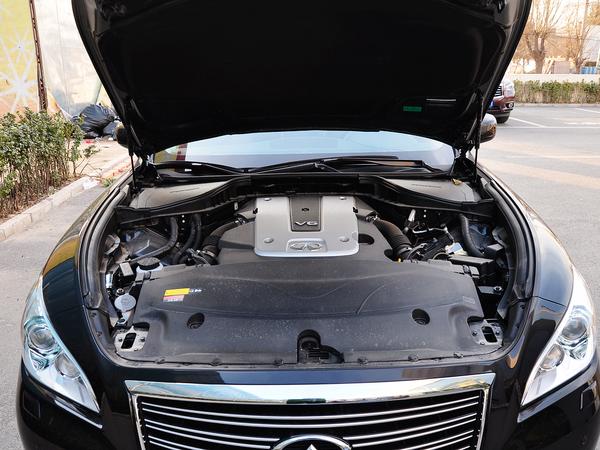 英菲尼迪 2.5L 自动 发动机局部特写