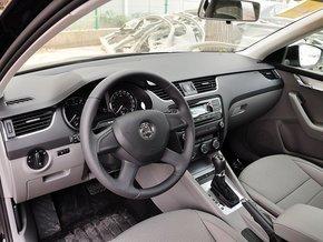 斯柯达 1.6L 自动 中控台左侧