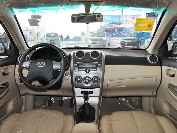 比亚迪 1.5L 手动 中控台整体