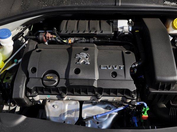 东风标致 1.6L 自动 发动机主体特写