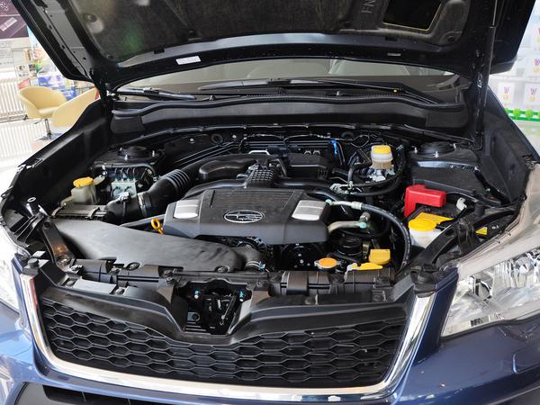 斯巴鲁 2.5L CVT 发动机主体特写