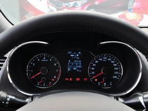 东风悦达起亚 1.6L 自动 方向盘后方仪表盘