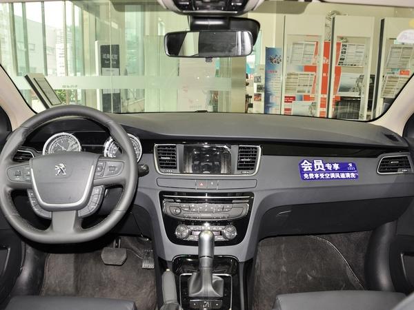 东风标致 2.0L 自动 中控台整体