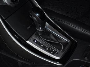 北京现代 1.6L 自动 挂档把手特写