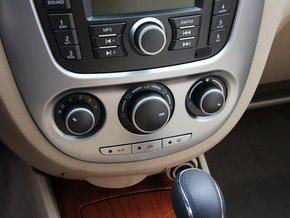 别克 1.5L 自动 中控台下方特写