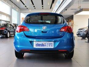 别克 XT 1.6L 自动 车辆正后方尾部视角