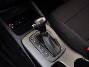 东风悦达起亚 1.6L 自动 挂档把手特写