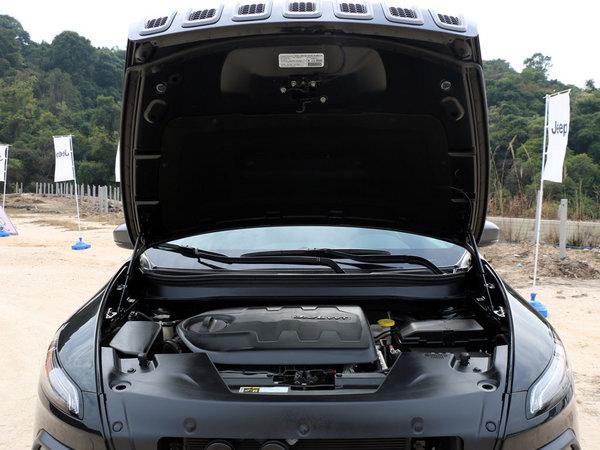Jeep 3.2L 自动 车辆发动机舱整体