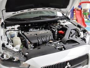 东南三菱 1.8L CVT 发动机主体特写