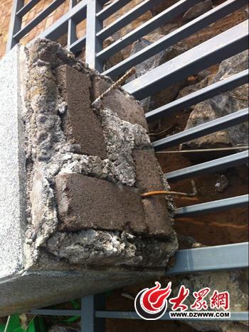 泉景天沅晴园小区围墙被阵雨冲垮