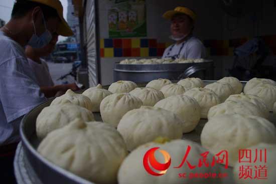 成都某小吃店包好的包子。(陈永斌摄)