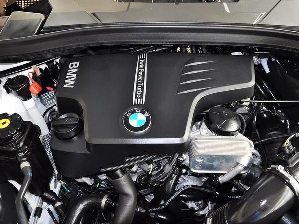 华晨宝马 sdrive20i 2.0t 发动机主体特写