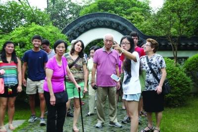 无锡荣德生家族后人自巴西返乡参观荣毅仁纪念馆