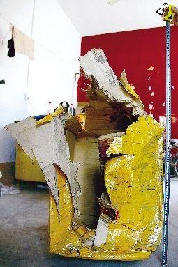 作案后男子将女友尸体藏匿纸箱内由于琐事与女友发生争吵后,他气愤