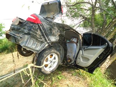 28日晚,记者从鹤北林业局公安局指挥中心得到证实,27日15时,一辆轿车