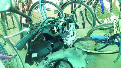 �Ѿ��𻵵ĵ�ƿ������ͷ�������������� Ѧ����/�㣩