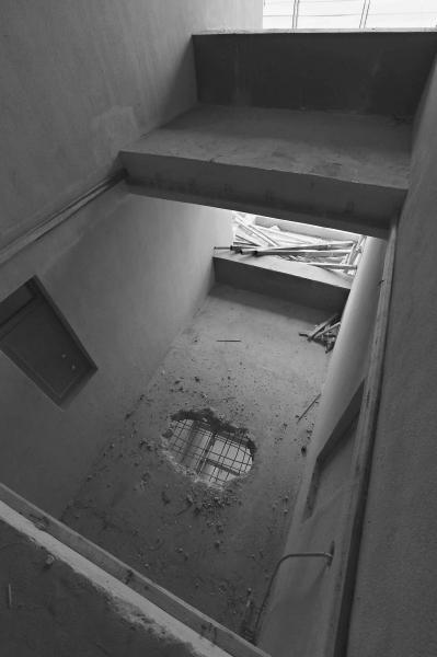 东湖豪宅侵占大楼的镂空层 户均违建面积达10平