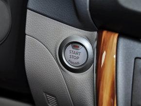 东风日产 1.6lxv cvt 车辆点火开关特写