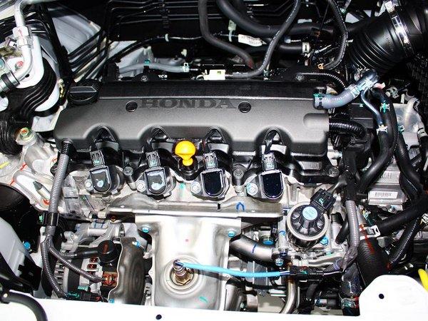 东风本田 2.0l 自动 发动机主体特写