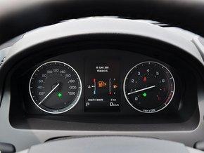 路虎 2.0T 方向盘后方仪表盘