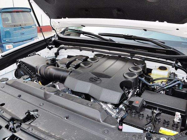 一汽丰田 4.0L 发动机主体特写