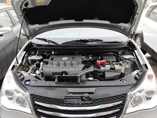 东风风神 2.0 CVT 发动机局部特写