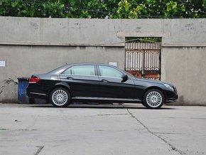 北京奔驰 E200L 车辆正右侧