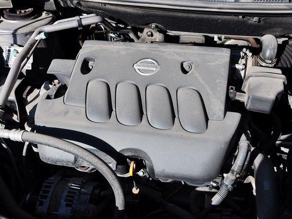 东风日产 2.0L CVT 发动机主体特写