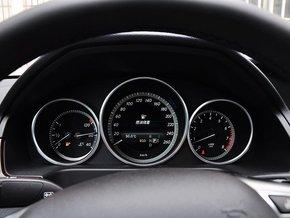 北京奔驰 E200L 方向盘后方仪表盘