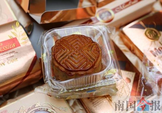 月饼床底放两年仍光鲜 厂家:用“新技术”的结果