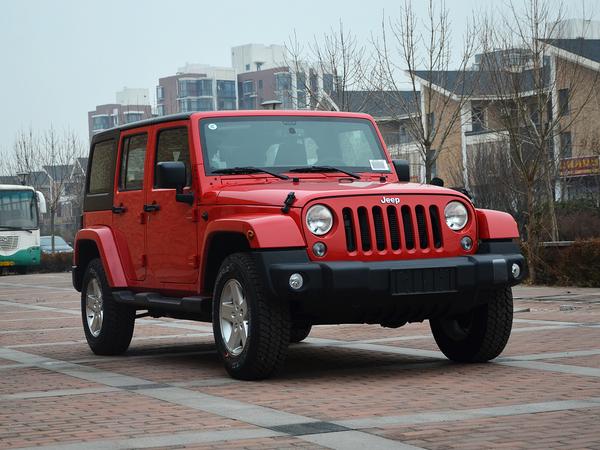 Jeep 3.0L 自动 车辆右侧45度角