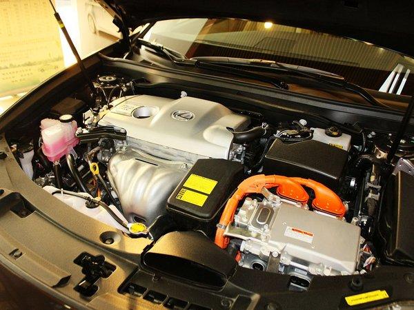 雷克萨斯 2.5 CVT 发动机主体特写