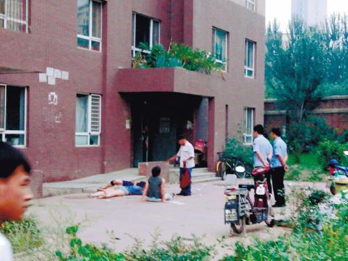 了这出悲剧昨日18时许,浑南区文华苑小区a区4号楼发生一起跳楼事件