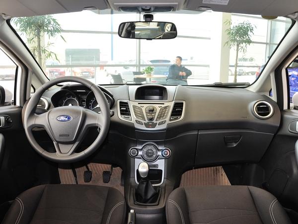 长安福特 两厢 1.5L 手动 中控台整体