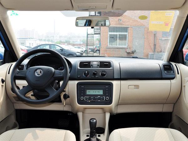 斯柯达 1.4L 自动 中控台整体